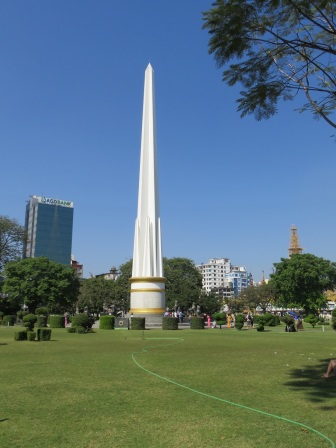 Yangon Mahabandoola Garden and Independence Monument (1)
